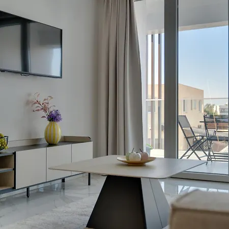 Oasis Luxury B101 - Pool View
